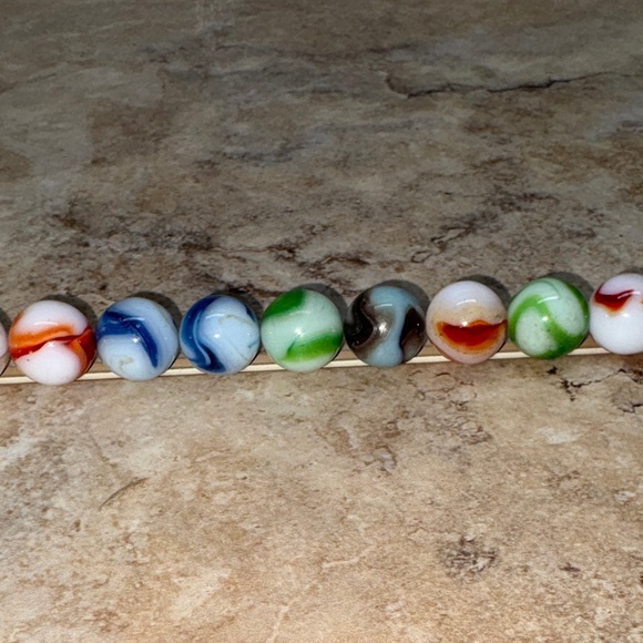Colorful Swirled Marbles VINTAGE MARBLE LOT OF 11 MULTI-COLOR MARBLES - Picture 10 of 11